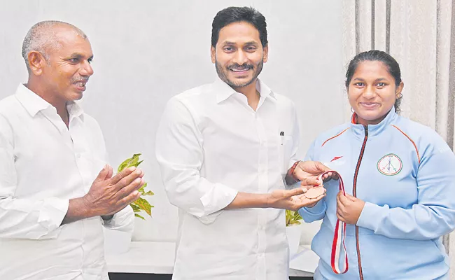 Baby Reddy and Arshad Met CM YS Jagan - Sakshi