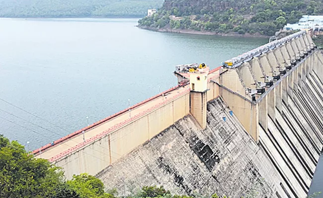 Flood inflow into Srisailam project is increasing with Rains - Sakshi