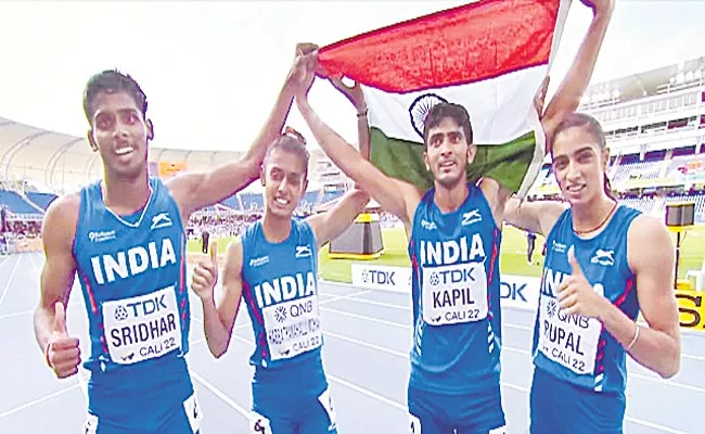 Indian Mixed Relay Team Wins Silver U-20 World Athletics Championship - Sakshi