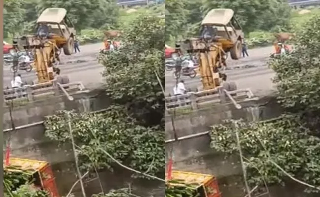 Crane Falls Off Bridge While Lifting Truck At Odisha - Sakshi