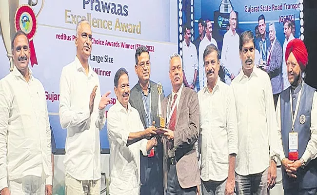 Red Bus People Choice Award To APSRTC - Sakshi