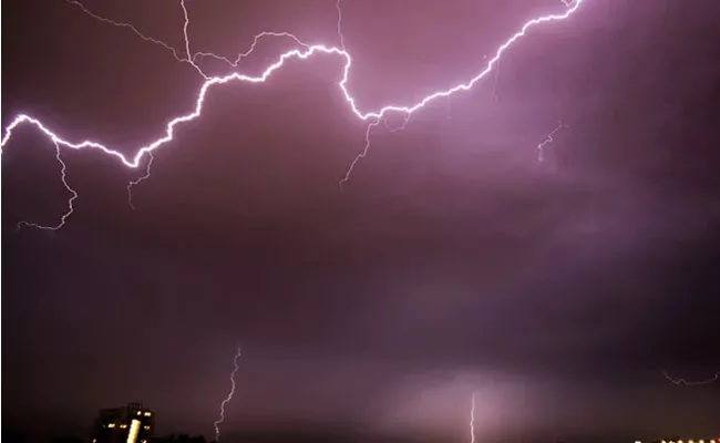 Several Killed In Lightning Strike In Madhya Pradesh - Sakshi