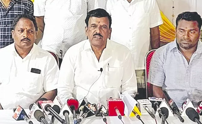 TRS Suspended Murali Yadav From Party - Sakshi