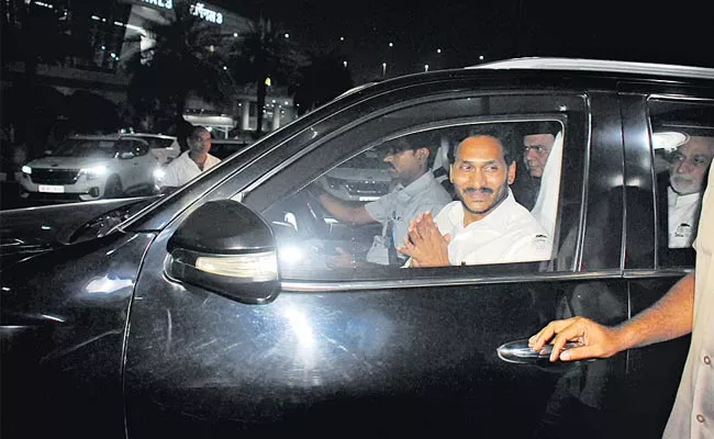 CM YS Jagan Reached Delhi To Participate In Niti Aayog Meeting - Sakshi