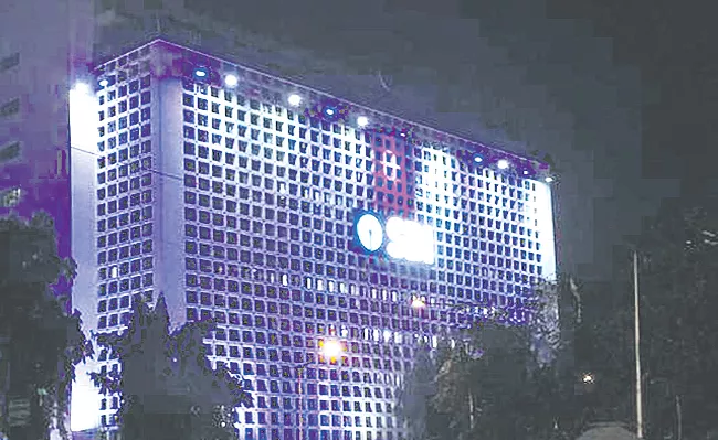 SBI Q1 standalone net profit declines 7 per cent to Rs 6,068  - Sakshi