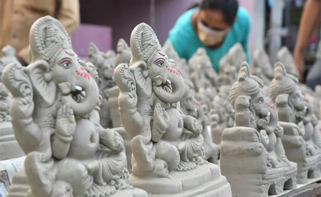 GHMC Supply Delivery Clay Ganesh Idols, Expenditure Reduced - Sakshi