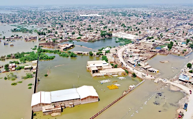 Before And After Images Of Pakistan Floods Gone Viral - Sakshi