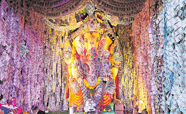 Nandigama Ganesh Pendal Decorated with currency note worth Rs 1crore - Sakshi