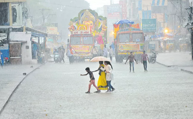 Heavy Rains Hyderabad For Fourth Consecutive Day - Sakshi