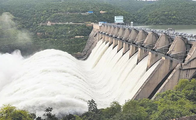 Flooding in rivers with heavy rains Andhra Pradesh - Sakshi