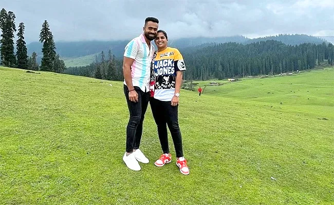 Indian cricketer Veda Krishnamurthy announces engagement to Arjun Hoysala - Sakshi