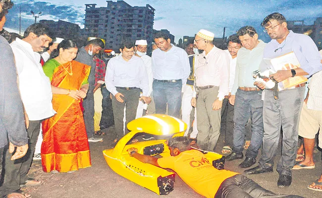 Robo Saves Life if human fell into sea accidentally - Sakshi