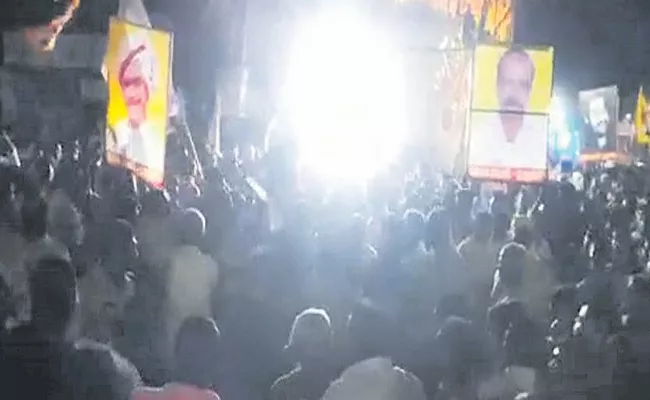 TDP Leaders High Drama At Vinayaka Nimajjanam Prattipadu - Sakshi