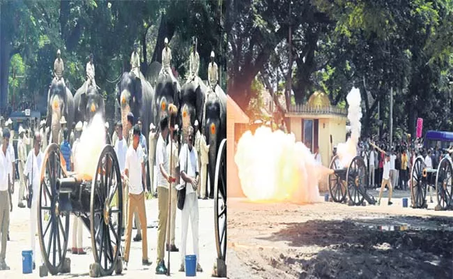 Cannon Sound Fearless Elephants During Dasara Festival At Mysore - Sakshi