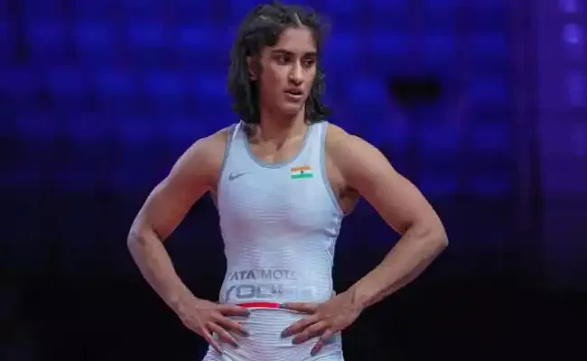 Vinesh Phogat loses in qualification round In World Wrestling Championships - Sakshi