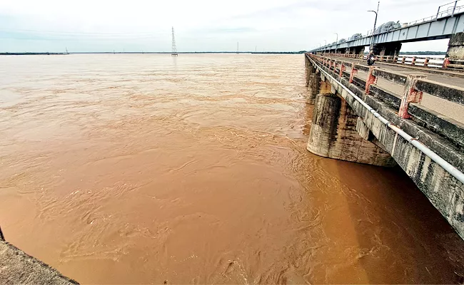 Disaster Department Alerted By Godavari River Floods - Sakshi