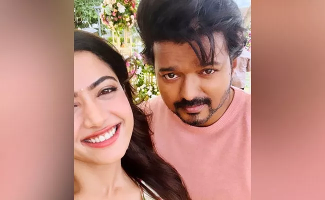 Rashmika Mandanna Shares Selfie With Vijay From The Sets Of Varisu - Sakshi