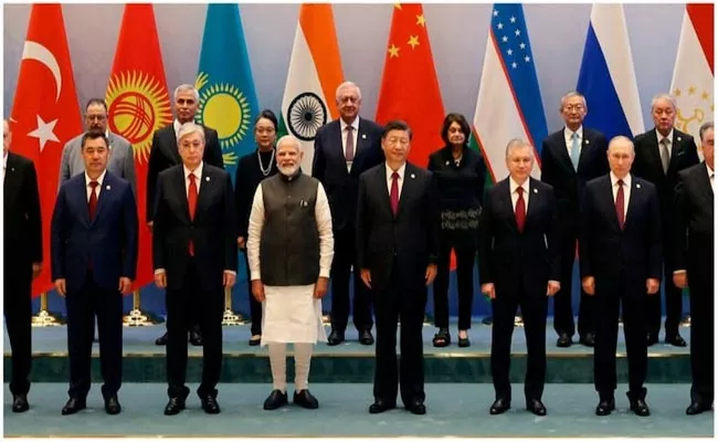 No Handshake No Smiles: PM Modi China President Share Stage At SCO Summit - Sakshi