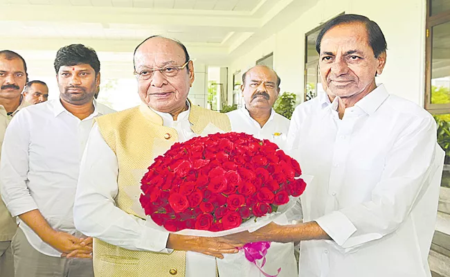 Former Gujarat CM Shankersinh Vaghela Meets CM KCR - Sakshi