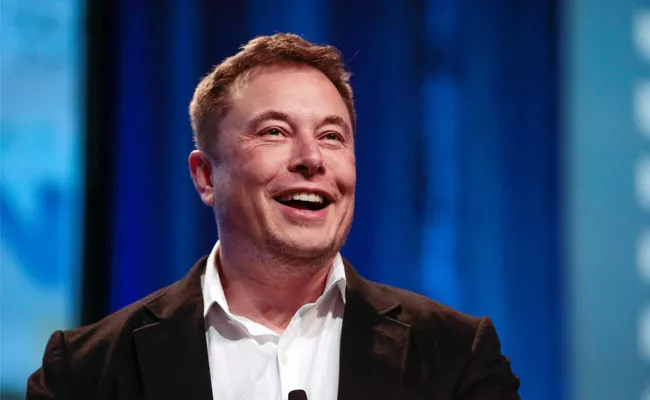 Tesla Ceo Elon Musk Old Photo With Ex Girlfriend Goes Shopping Price In Auction - Sakshi