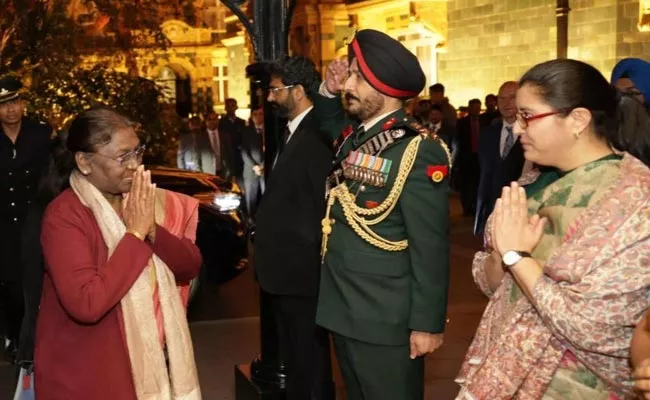 India President Droupadi Murmu Arrives In London - Sakshi