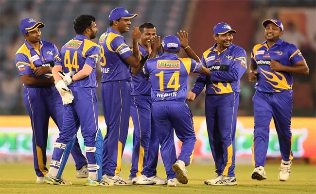 Road Safety World Series 2022: Sri Lanka Legends Win By 11 Runs Against South Africa Legends - Sakshi