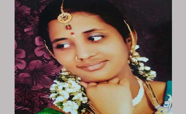 Suspicious Death Of Married Woman In Nandyal District - Sakshi