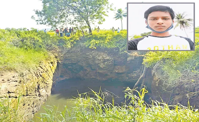 Inter Student Suicide By Jumped Into Well In Yadadri Bhuvanagiri - Sakshi