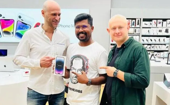 Dheeraj Palliyil Travels To Dubai To Buy Iphone 14 Pro For A Lower Price - Sakshi