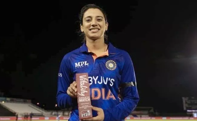 Smriti Mandhana dedicates her Player of the Match award to Jhulan Goswami - Sakshi