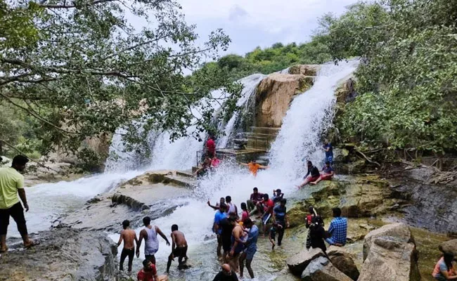 Chittoor District: Tourists Rush to Visit Kaigal Falls in Palamaneru - Sakshi