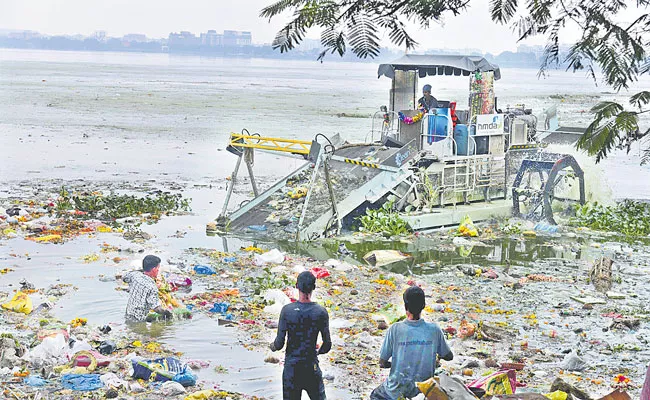 Hyderabad: Pollution Threat From Ganpati Immersion - Sakshi