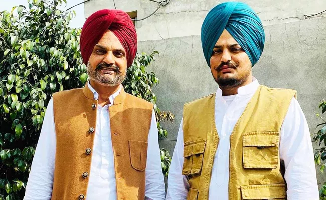 Sidhu Moose Wala Father Receives Threatening Message - Sakshi