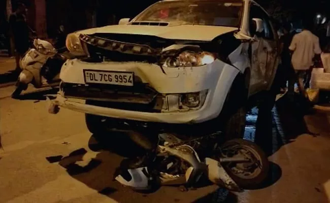 Toyota Fortuner Rammed Vehicles And Also Dragged A Man In Delhi - Sakshi