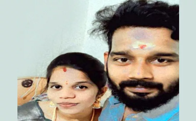 Husband committed suicide because his wife had left him in Vellore - Sakshi