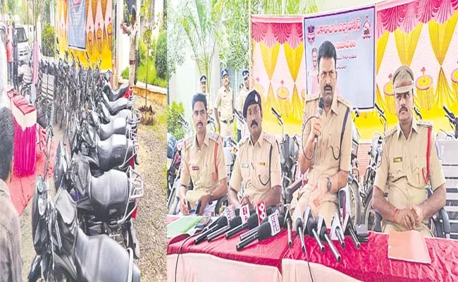 Vikarabad District Police Arrested Gang Of Thieves Stealing Bikes - Sakshi