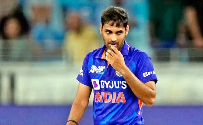 Bhuvneshwar Kumar's wife hits out against trolls - Sakshi