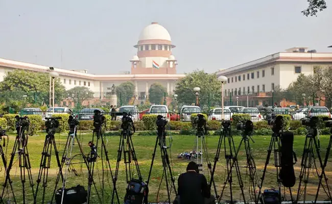 Hijab Row: SC Asks Lawyers To Wrap Up Arguments Quickly - Sakshi