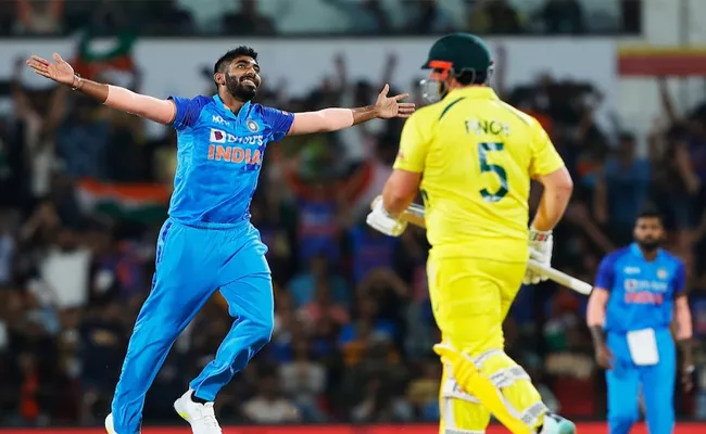 asprit Bumrah Shows Why India Missed Him After Finch Clean Bowled Yorker - Sakshi