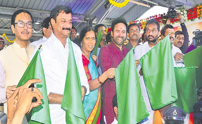 Union Minister Kishan Reddy Inaugurated Train At Medak Railway Station - Sakshi