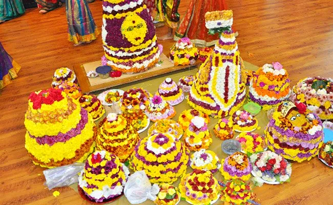 Bathukamma 2022: Song Lyrics While Making Bathukamma - Sakshi