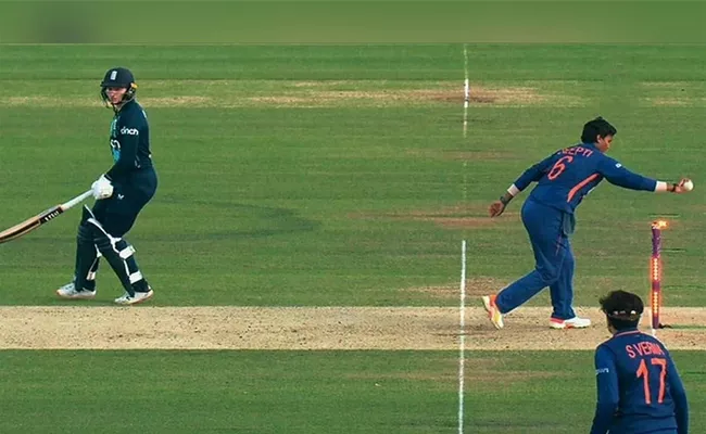 Deepti Sharma Runs-Out ENG Batter Non-Strikers End After Complete Action - Sakshi