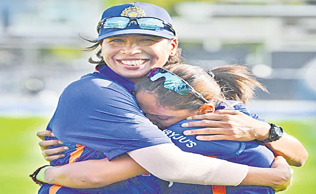 India Complete England ODI Series Sweep in Jhulan Goswami Farewell Match - Sakshi