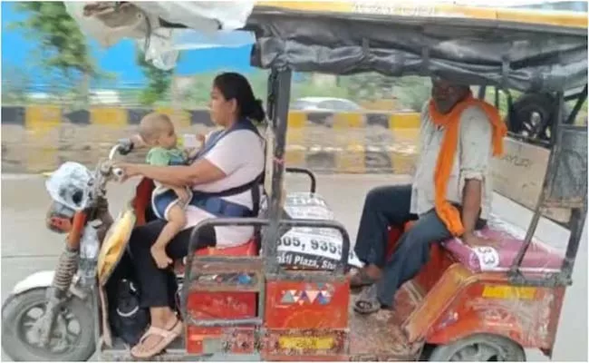 Chanchal Sharma Drives An E Rickshaw With Her One Year Old Son - Sakshi