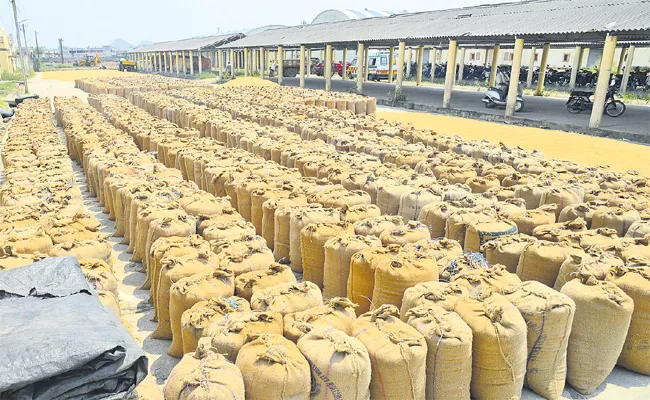 Telangana Government Not To Supply Grain For Local Millers - Sakshi