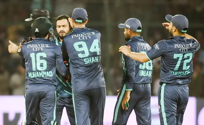 Pak Vs Eng 4th T20: Pakistan Beat England By 3 Runs Thrilling Victory - Sakshi