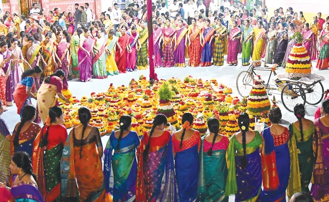 Bathukamma 2022: Kalavari Kodalu Uyyalo Song Lyrics In Telugu - Sakshi