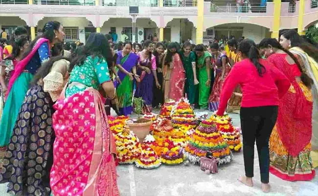 Telangana: Many Woman Opinion On Bathukamma Playing In Modern Days - Sakshi