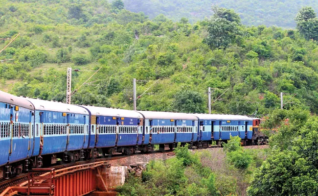 Visakhapatnam: East Coast Railway Run Special Train for Araku Tourists - Sakshi