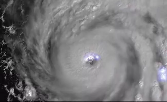 Viral Video: Satellite Images Shows Hurricane Ian Approaches Florida - Sakshi